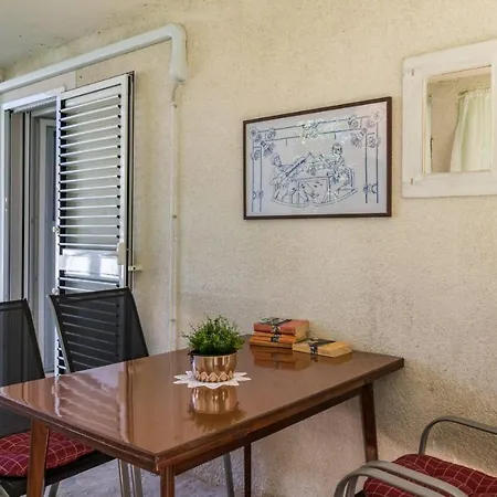 Beautiful With Five Bicycles Included Apartment