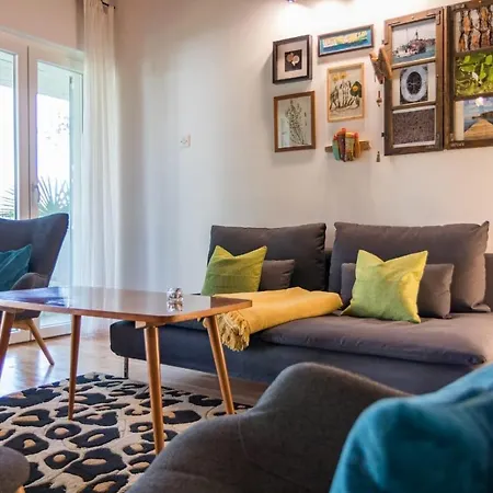 Beautiful With Five Bicycles Included Apartment *