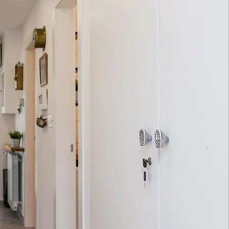 Beautiful With Five Bicycles Included Apartment
