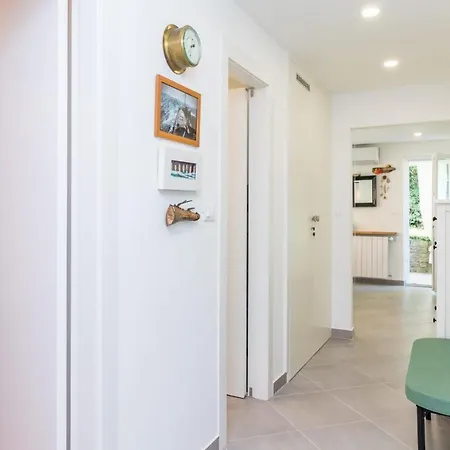 Beautiful With Five Bicycles Included Apartment Rovinj