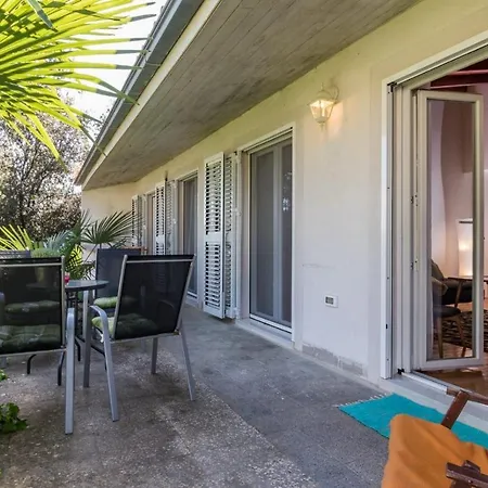 Beautiful With Five Bicycles Included Apartament